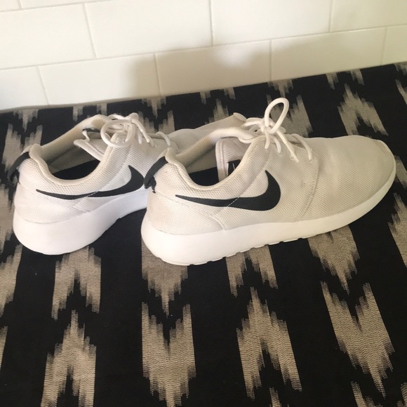 White Roshe 1 - Picture 2 of 5